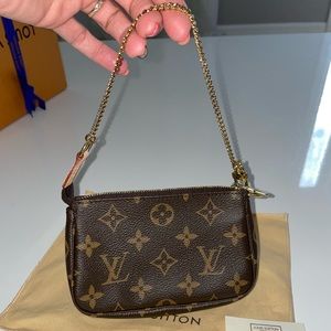 ❌SOLD❌ Louis Vuitton Mini Pochette